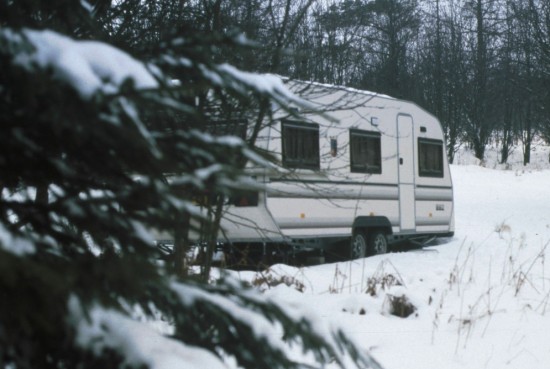 Onze ouwe, trouwe caravan op zijn plekje in de Ardennen.