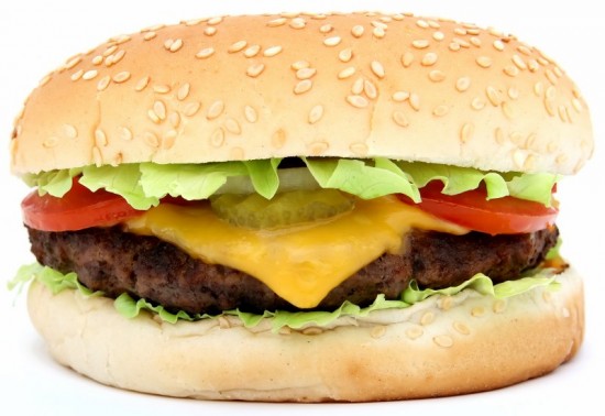 Zo'n heerlijk hamburgerhapje mag best, zo af en toe. Maar je werkt in één keer voldoende calorieën voor een hele dag naar binnen. Dus die dag verder weinig meer eten!