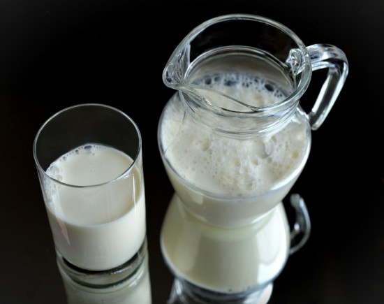 Melk is helemaal niet zo goed voor ons. Je kunt er onder andere de Ziekte van Parkinson, kanker en osteoporose van krijgen.
