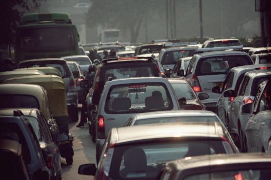 Een file op een autoweg. Zonde van de tijd. Soms zijn ze prima te vermijden.