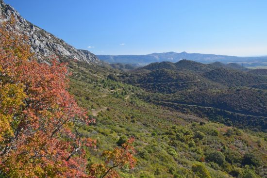 Foto van het uitzicht vanaf de Grau de Maury in de Pyrénées-Orientales, Frankrijk .