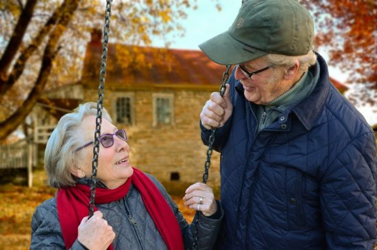 Renske Cramer Creatief artikel euthanasie bij voltooid leven foto van gelukkig oud echtpaar