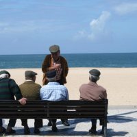 Renske Cramer Creatief artikel over dementie foto van groepje oude mannen die met elkaar praten