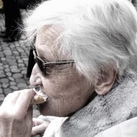 Renske Cramer Creatief artikel ontzie de gepensioneerden foto van bejaarde vrouw