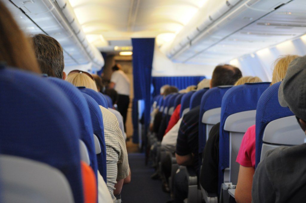Renske Cramer Creatief artikel vakantie less is more foto van mensen in een vliegtuig