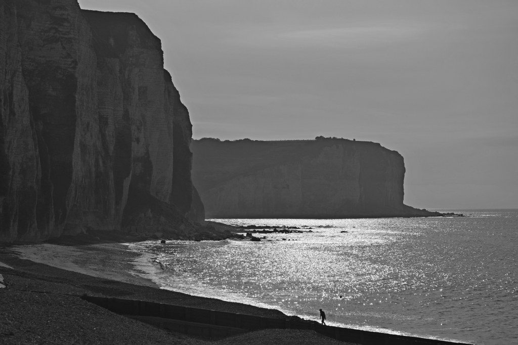 Renske Cramer Creatief foto van een zonsondergang aan de kust van de Normandie (Frankrijk)