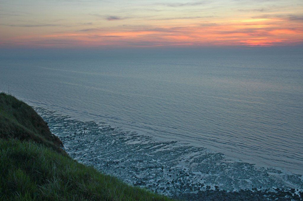 Renske Cramer Creatief foto van een zonsondergang aan de kust van de Normandie (Frankrijk)