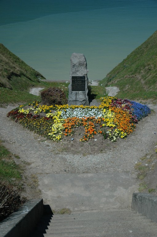 Renske Cramer Creatief foto van een oorlogsmonument aan de falaisekust van de Haute-Normandie (Frankrijk)